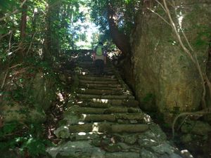 天童岩って黒髪山の山頂じゃない?