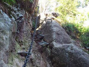 天童岩って黒髪山の山頂じゃない?