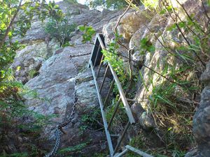 天童岩って黒髪山の山頂じゃない?