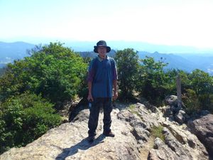 天童岩って黒髪山の山頂じゃない?