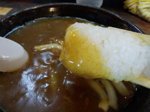 カレーうどんとおにぎりで350円!! カレーうどんとおにぎりで350円!!