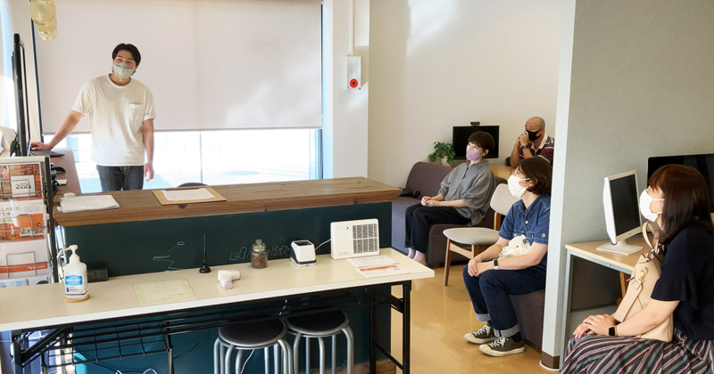 先生の明るい性格を取り入れたホームページデザインに【卒業制作講評会】 先生の明るい性格を取り入れたホームページデザインに【卒業制作講評会】