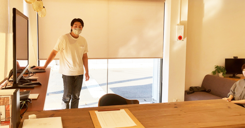 先生の明るい性格を取り入れたホームページデザインに【卒業制作講評会】 先生の明るい性格を取り入れたホームページデザインに【卒業制作講評会】