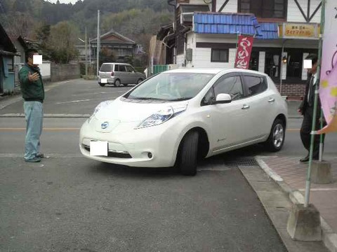 電気自動車 日産リーフ発見