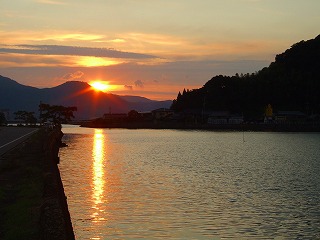 伊万里津大橋からの夕陽はきれい