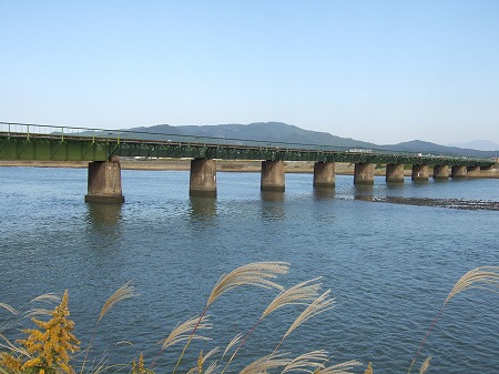 伊万里富士と鉄橋と電車