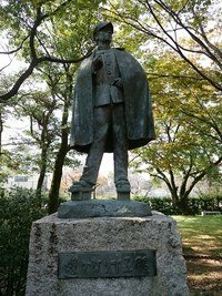 佐賀大学内の銅像:(旧制佐賀高等学校）遥かなり十五畷像