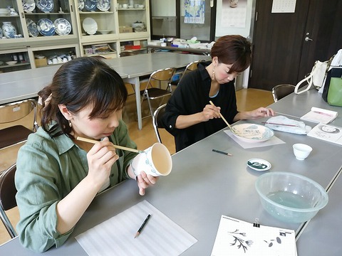 女性二人で絵付け体験! 女性二人で絵付け体験!
