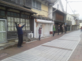 ラジオ体操と、コムサの春物来てます~