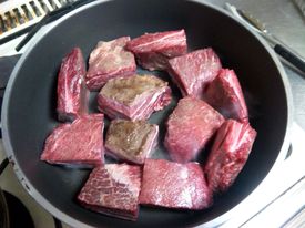 「南波多ミート」の伊万里牛ホホ肉で煮込み