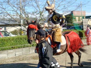 山内町の黒髪神社にて流鏑馬を見学