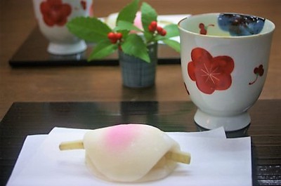 お正月の和菓子「花びら餅」 お正月の和菓子「花びら餅」