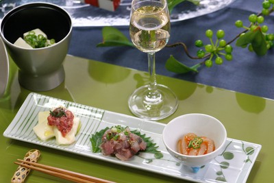伊万里焼長角皿に酒の肴三種盛り 伊万里焼長角皿に酒の肴三種盛り
