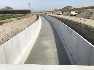 【早津江川早津江上流地区築堤外工事】水路設置完了! 【早津江川早津江上流地区築堤外工事】水路設置完了!
