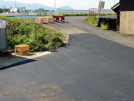 会社の車庫前広場を舗装しました。