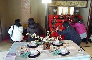 お雛様にかこまれて〜伊万里郷大庄屋のひな祭り〜