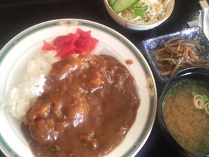 ランチは カレー定食です!?