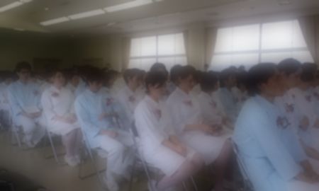 看護学校の卒業式でアリエッタの歌が