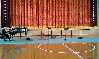 小学校でコンサート♪