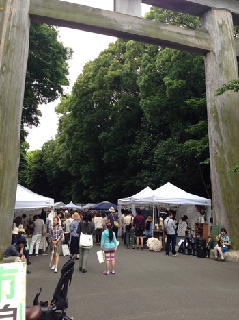 護国神社　蚤の市♪