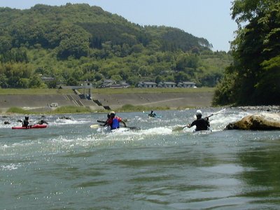 川へもどるぞ