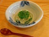 旬のえんどう豆ゼリー。