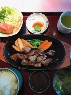 ランチはサイコロステーキ＠焼肉かむら
