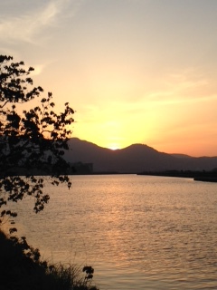 伊万里川の夕焼けと、さわやかな川風