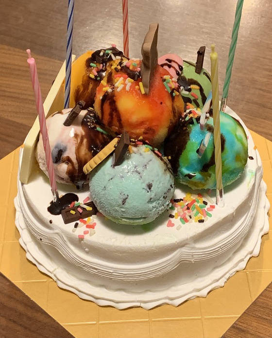 誕生日ケーキはアイスケーキ