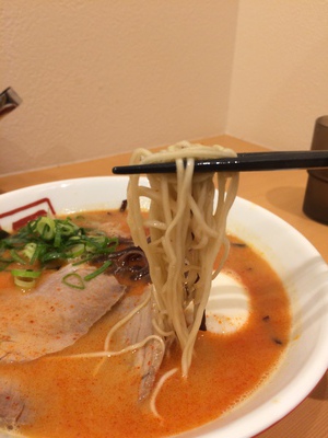 一作　赤ラーメン　麺リフト