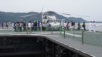 護衛艦　いせ　見学　と　唐津おさかな村にて昼食