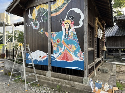 豊玉姫神社壁画作業現場
