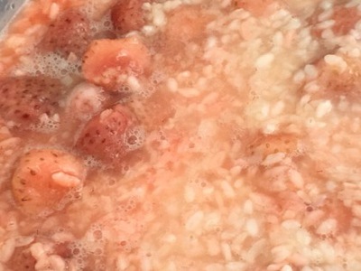 吉野ケ里の醤油屋おかみのブログ いちご甘麹 ピンクの甘酒