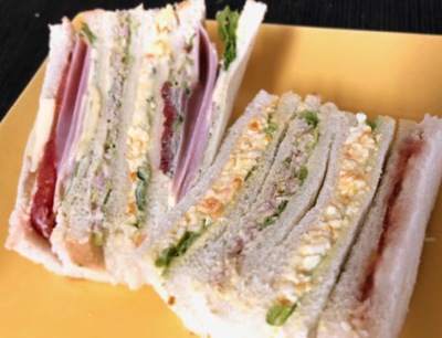 麹まみれのサンドイッチ