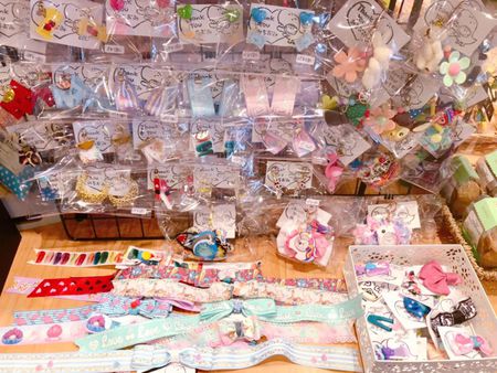 かわいらしいアクセサリーがいっぱい！