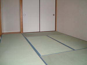 連休前