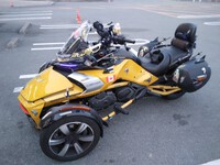 怪傑ズバットと三輪車カンナムスパイダー