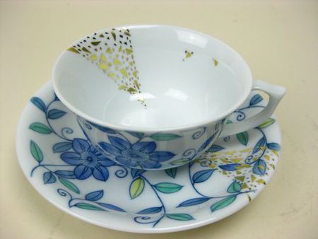 金彩を施した紅茶碗