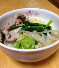 カフェ食器を取り皿として。
