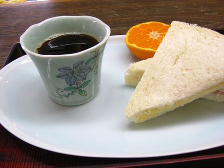 只今、昼食中