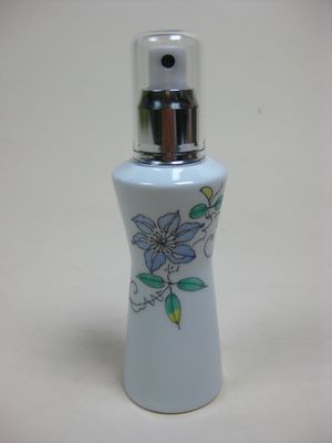 化粧水ボトル「花しずく」　佐賀市にて販売。