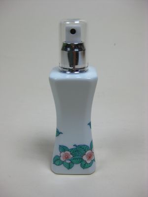 化粧水ボトル「花しずく」　佐賀市にて販売。