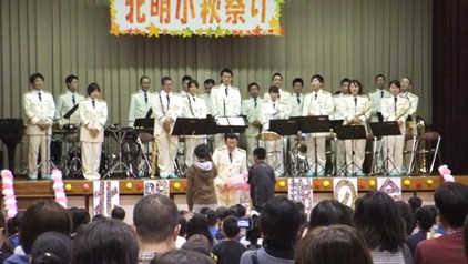 小学校に警察？！