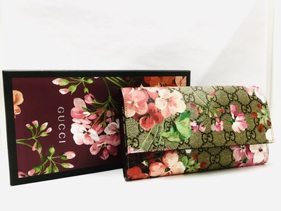 GUCCI二つ折り長財布入荷しました❣️