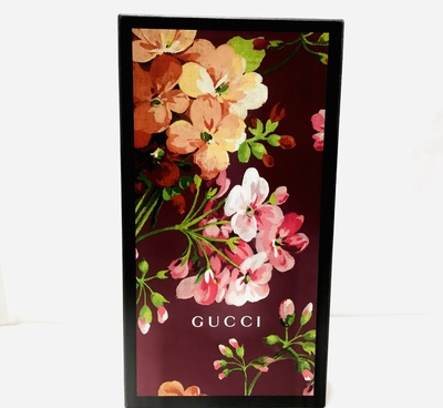 GUCCI二つ折り長財布入荷しました❣️