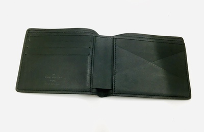 Louis Vuitton二つ折り財布入荷しました❣️