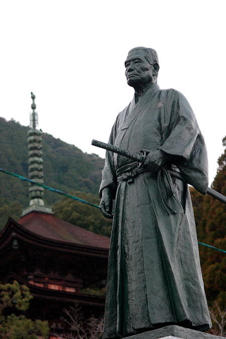 瑠璃光寺五重塔（るりこうじ）。