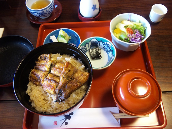 「本庄うなぎ屋」でうな丼