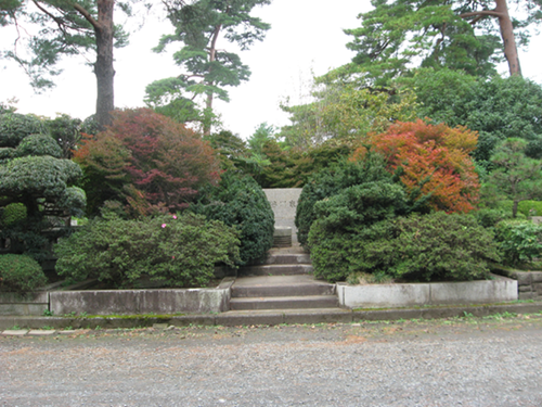 東京の中の佐賀「多磨霊園３　長谷川町子の墓」