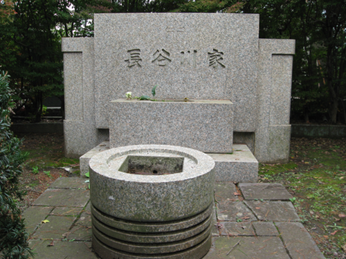 東京の中の佐賀「多磨霊園３　長谷川町子の墓」